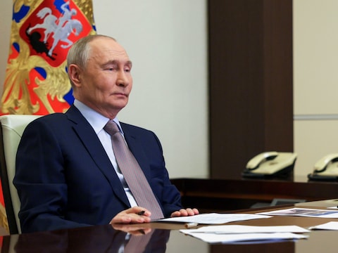De Russische president Vladimir Poetin leidt woensdag een kabinetsvergadering in de residentie Novo-Ogaryovo buiten Moskou.